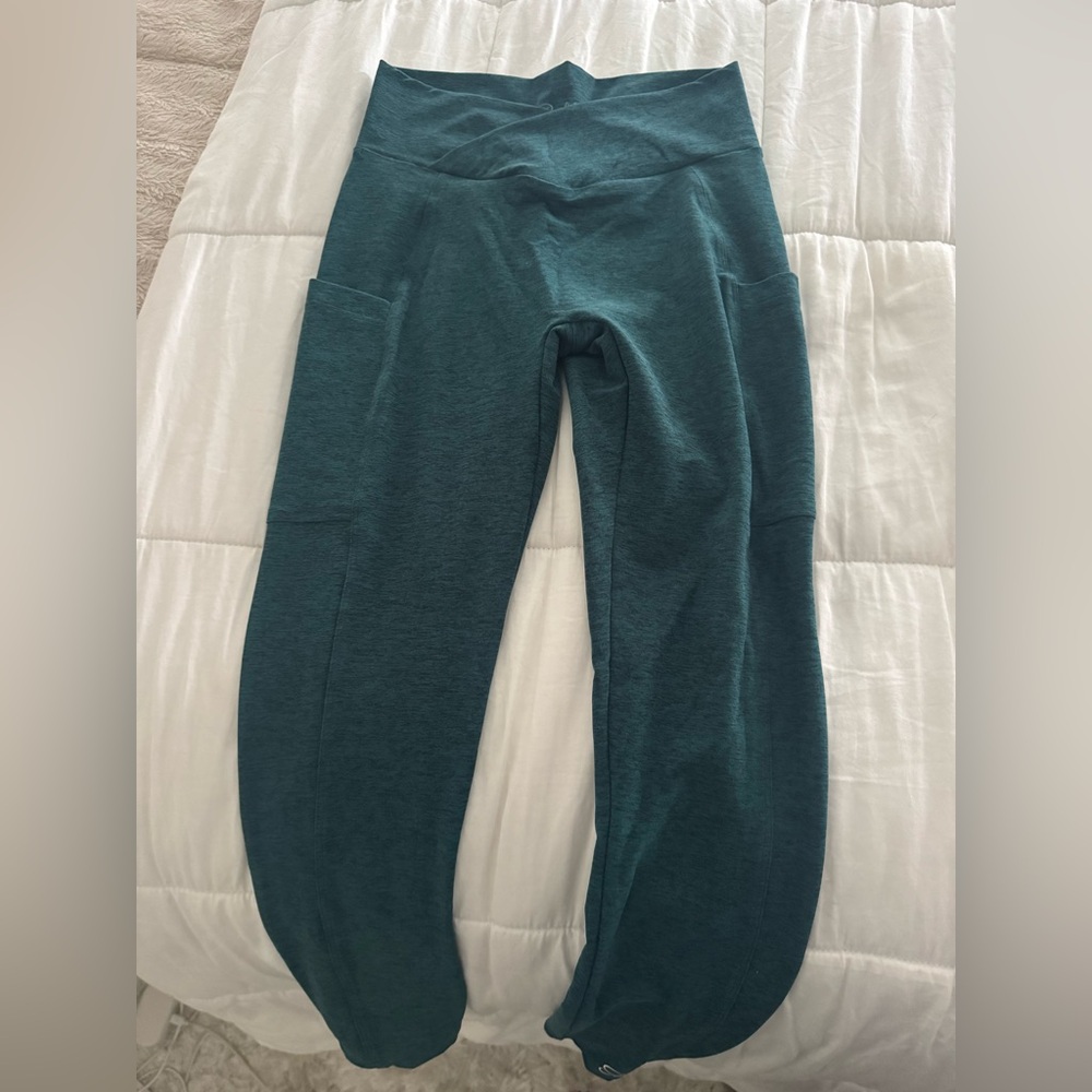 Bombshell sportwear V active leggings with pockets size Large
